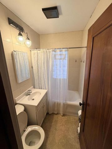 2239 S 73rd STREET, West Allis, WI 53219