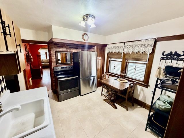 2239 S 73rd STREET, West Allis, WI 53219