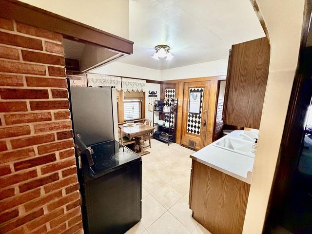 2239 S 73rd STREET, West Allis, WI 53219