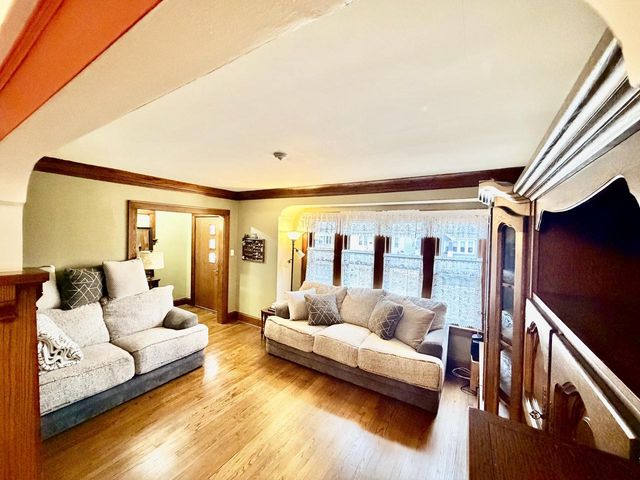 2239 S 73rd STREET, West Allis, WI 53219