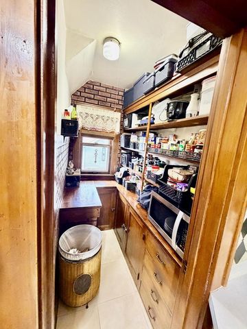 2239 S 73rd STREET, West Allis, WI 53219