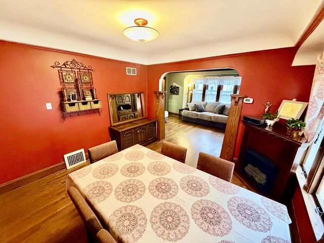 2239 S 73rd STREET, West Allis, WI 53219