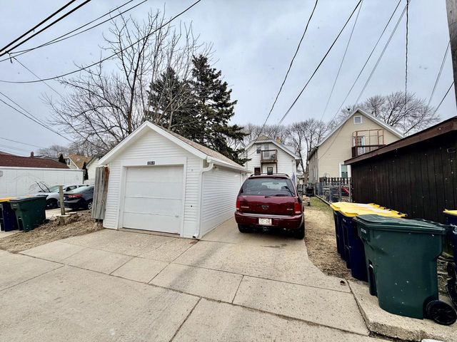 2239 S 73rd STREET, West Allis, WI 53219