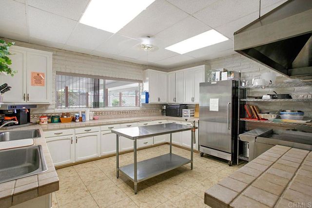 1506 Oak Drive 4, Vista, CA 92084