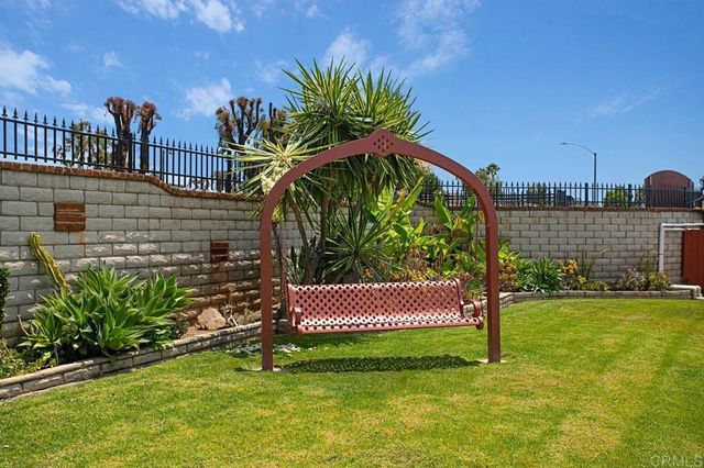 1506 Oak Drive 4, Vista, CA 92084