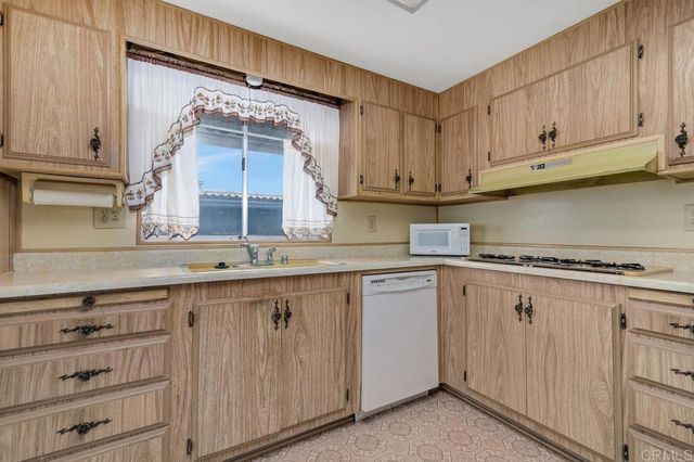 1506 Oak Drive 4, Vista, CA 92084