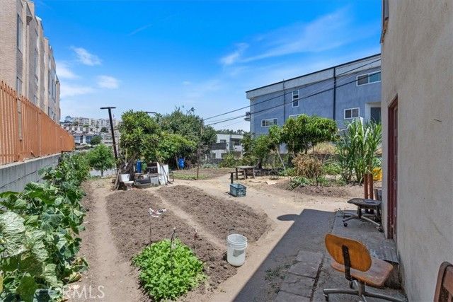 811 N Bunker Hill Avenue, Los Angeles, CA 90012