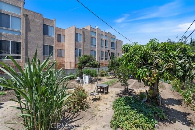 811 N Bunker Hill Avenue, Los Angeles, CA 90012