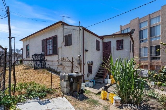 811 N Bunker Hill Avenue, Los Angeles, CA 90012