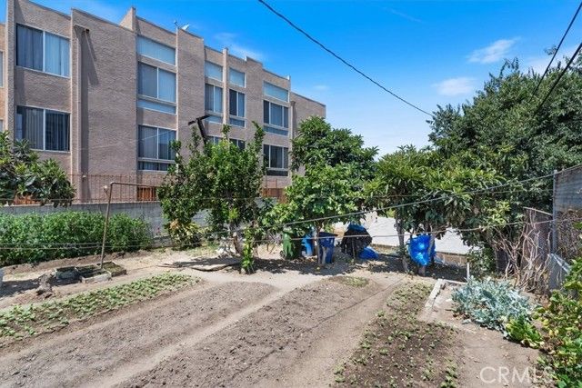 811 N Bunker Hill Avenue, Los Angeles, CA 90012