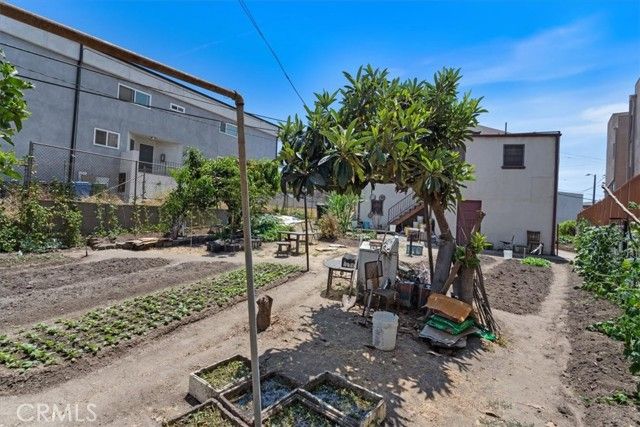 811 N Bunker Hill Avenue, Los Angeles, CA 90012