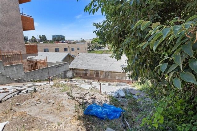 811 N Bunker Hill Avenue, Los Angeles, CA 90012