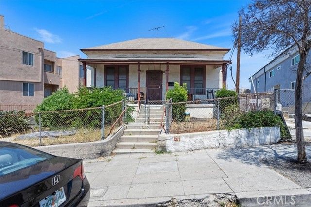 811 N Bunker Hill Avenue, Los Angeles, CA 90012