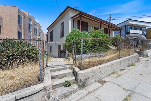 811 N Bunker Hill Avenue, Los Angeles, CA 90012