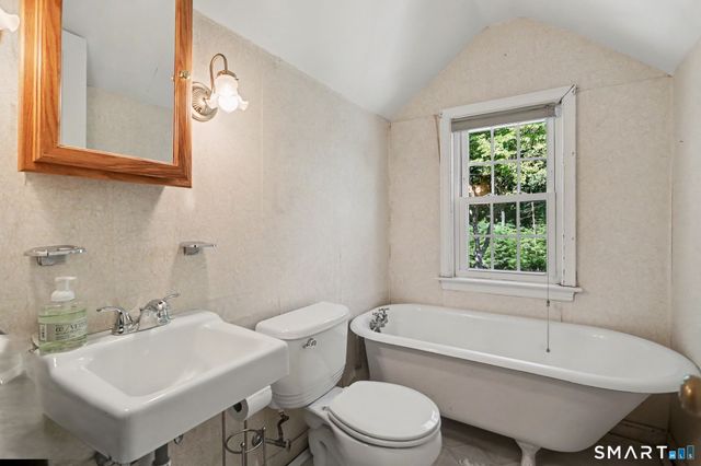 10 Koger Road, Trumbull, CT 06611