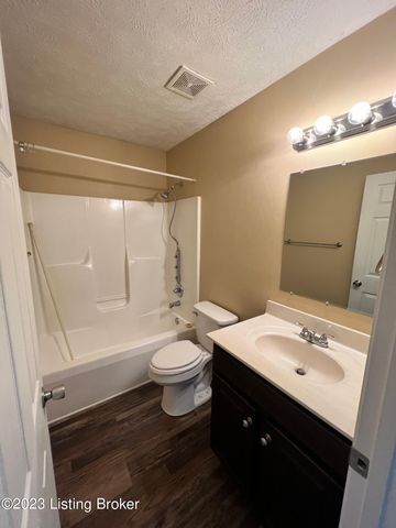 5802 Lake Erie Dr, Louisville, KY 40291