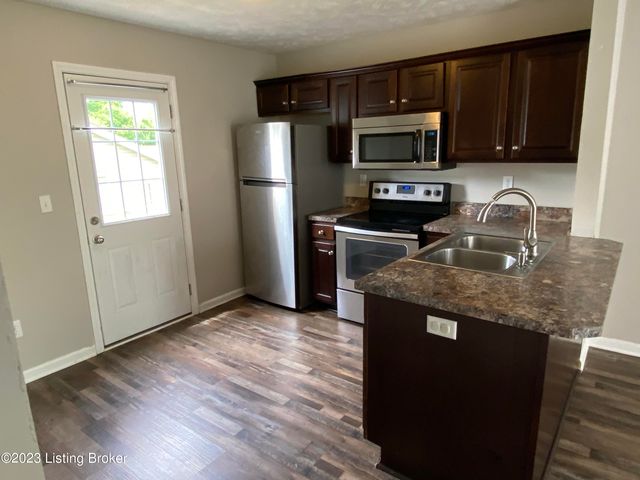 5802 Lake Erie Dr, Louisville, KY 40291