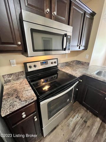 5802 Lake Erie Dr, Louisville, KY 40291