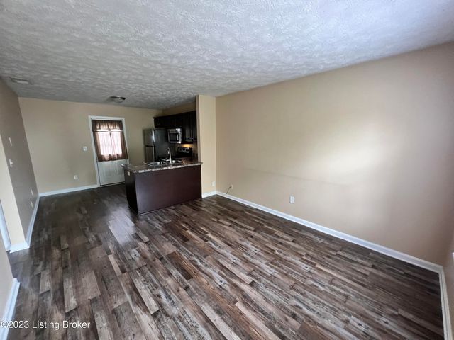 5802 Lake Erie Dr, Louisville, KY 40291