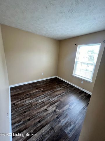 5802 Lake Erie Dr, Louisville, KY 40291