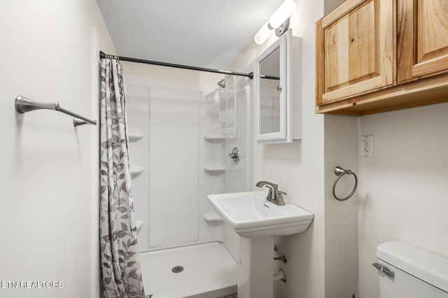 402 Pine Street, Madisonville, TN 37354