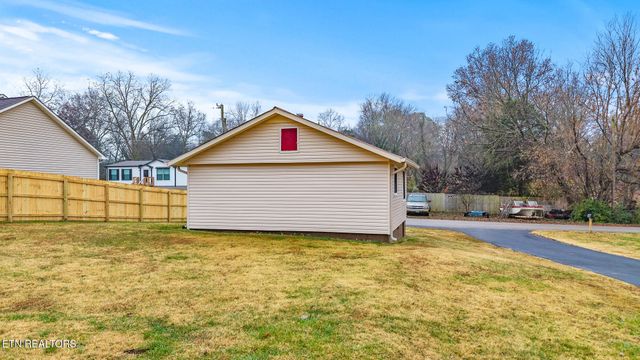 402 Pine Street, Madisonville, TN 37354