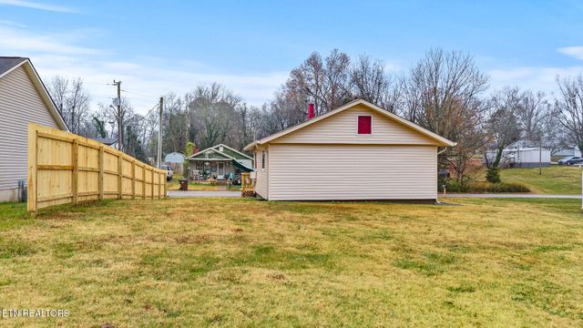 402 Pine Street, Madisonville, TN 37354