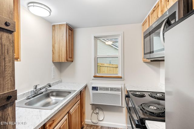 402 Pine Street, Madisonville, TN 37354