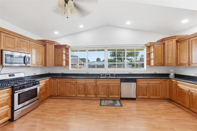 4361 NE 13th Ter, Oakland Park, FL 33334