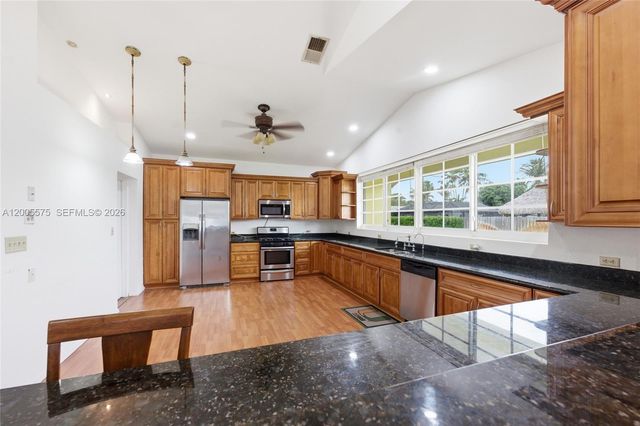 4361 NE 13th Ter, Oakland Park, FL 33334