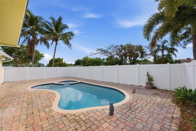 4361 NE 13th Ter, Oakland Park, FL 33334