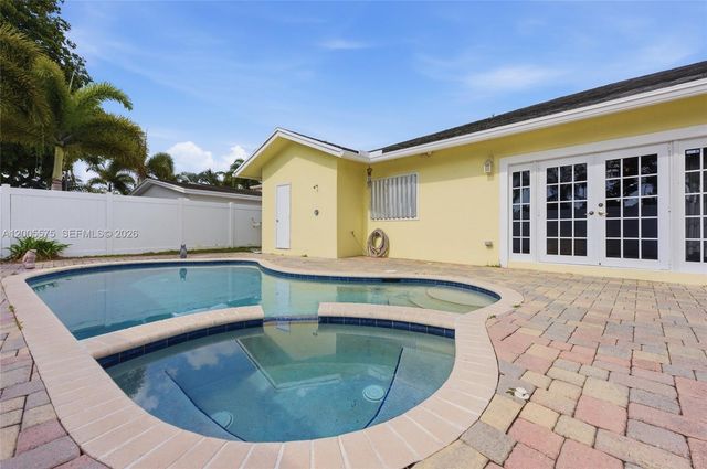 4361 NE 13th Ter, Oakland Park, FL 33334