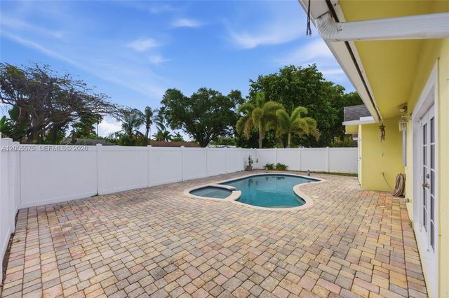 4361 NE 13th Ter, Oakland Park, FL 33334