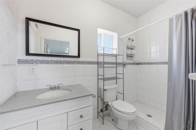 4361 NE 13th Ter, Oakland Park, FL 33334