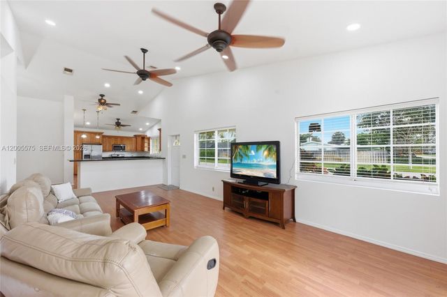 4361 NE 13th Ter, Oakland Park, FL 33334