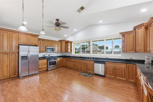 4361 NE 13th Ter, Oakland Park, FL 33334