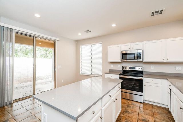 7014 E Kiva Avenue, Mesa, AZ 85209