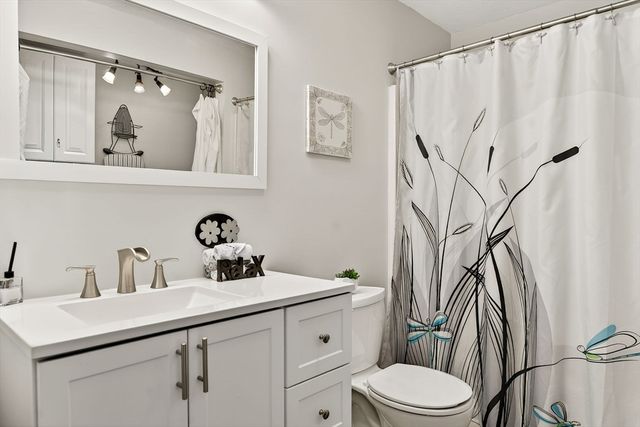 110 Ridgefield Cir C, Clinton, MA 01510