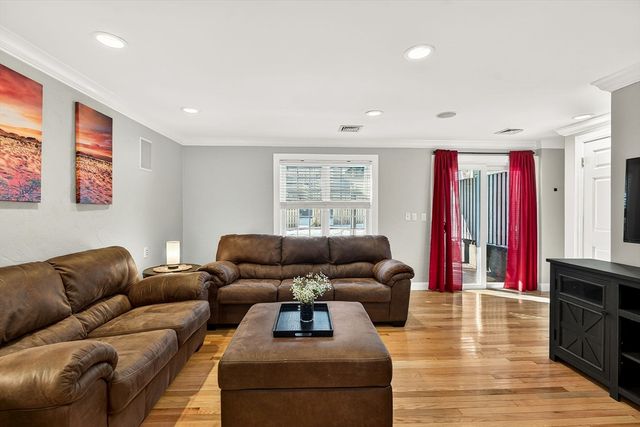 110 Ridgefield Cir C, Clinton, MA 01510