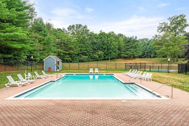 110 Ridgefield Cir C, Clinton, MA 01510