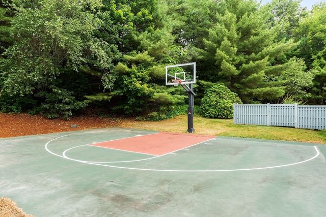 110 Ridgefield Cir C, Clinton, MA 01510