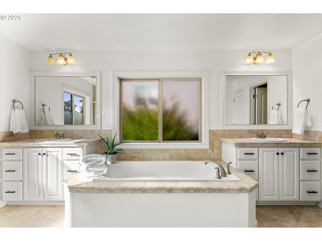 4794 COHO Ln, West Linn, OR 97068