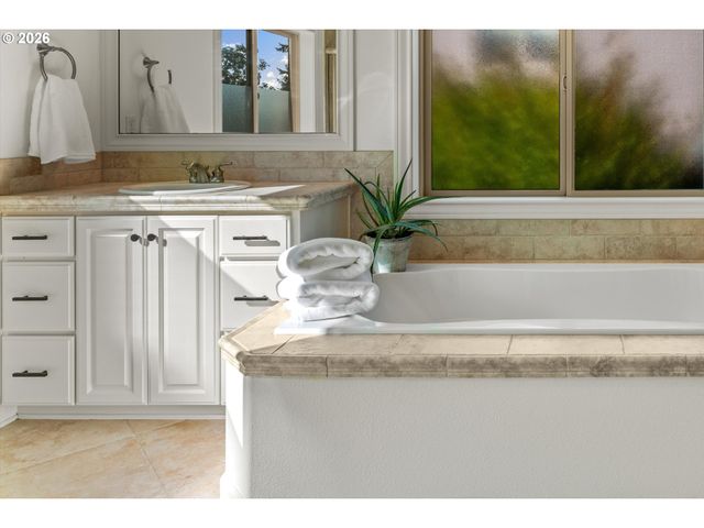 4794 COHO Ln, West Linn, OR 97068