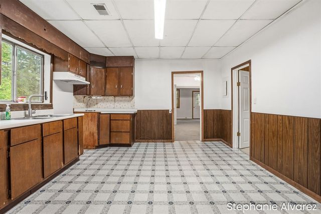 1560 E Mcmillan Road, Muskegon, MI 49445