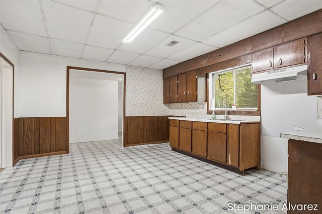 1560 E Mcmillan Road, Muskegon, MI 49445