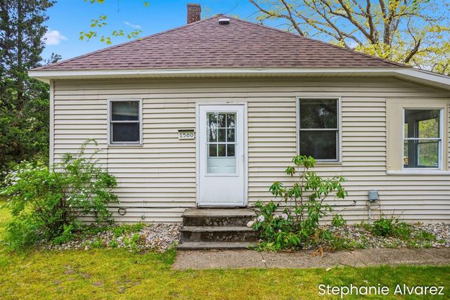1560 E Mcmillan Road, Muskegon, MI 49445
