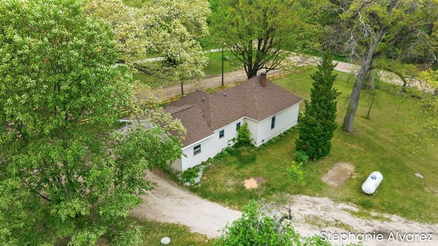 1560 E Mcmillan Road, Muskegon, MI 49445