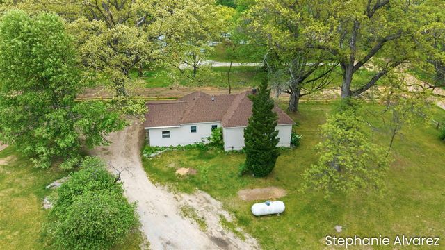 1560 E Mcmillan Road, Muskegon, MI 49445