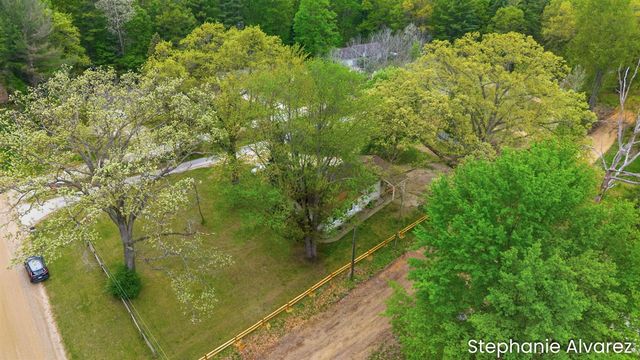 1560 E Mcmillan Road, Muskegon, MI 49445