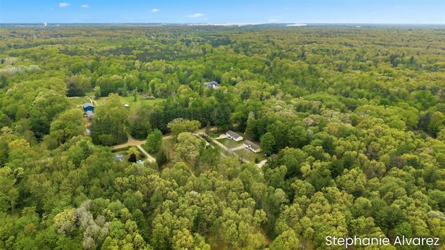 1560 E Mcmillan Road, Muskegon, MI 49445